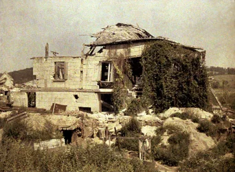 A Boevre gazdasági épület romokban, Soissons, Aisne, Franciaország, 1917 (autokróm)
